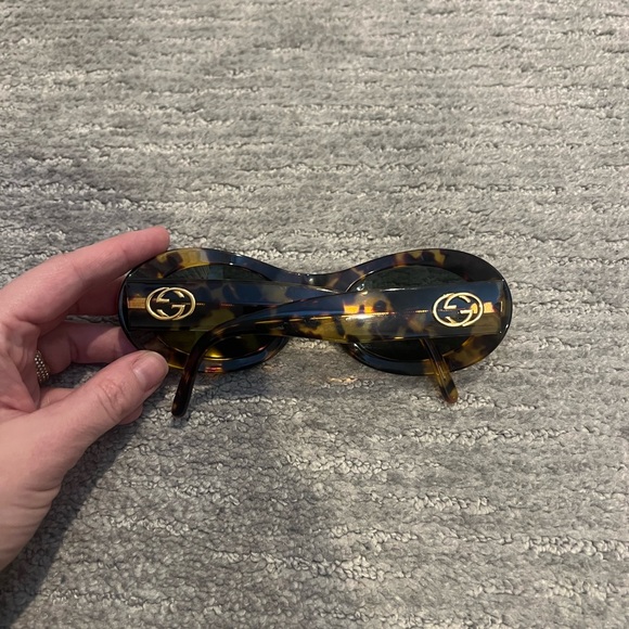 Gucci Tortoise Sunglasses EUC - Picture 4 of 15